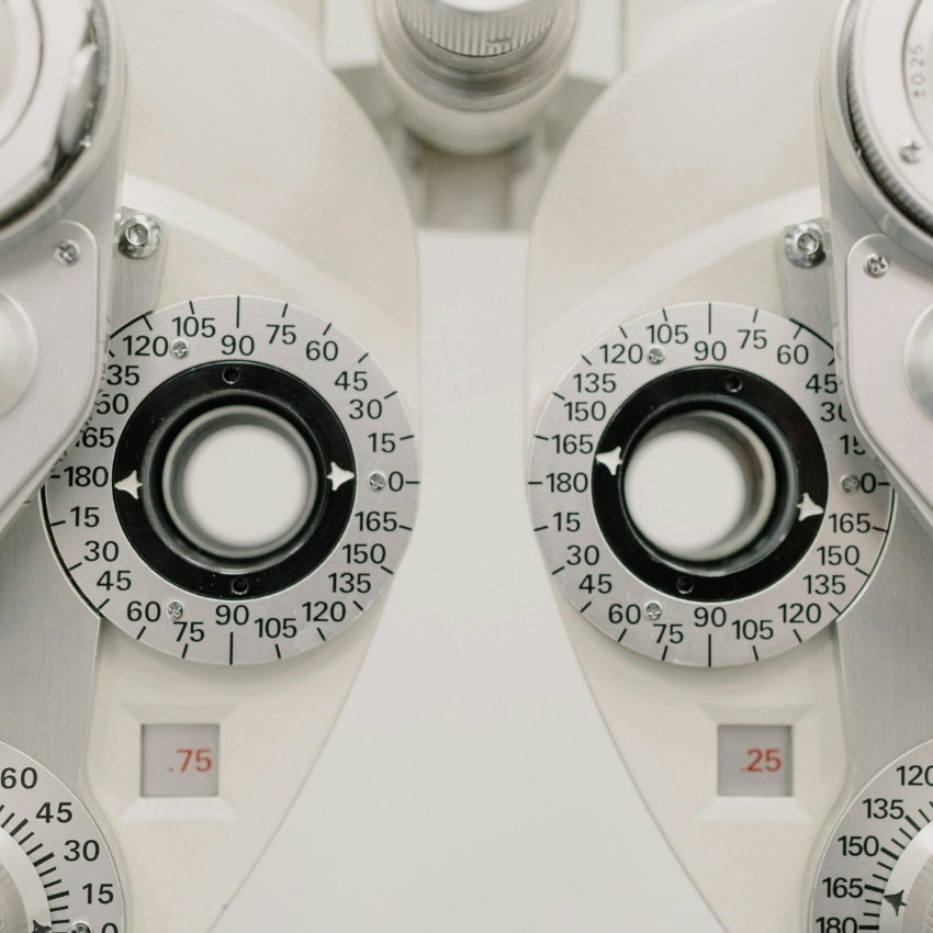 Phoropter with multiple dials displaying measurements from 0 to 180 degrees and labels 0.75 and 25.